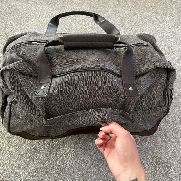 Cutter & Buck Brown Leather Blue Interior Travel Carry-on Duffel Bag - Picture 3 of 13